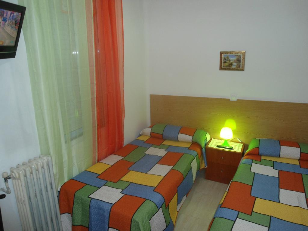 Hostal Florida Madrid Exteriör bild