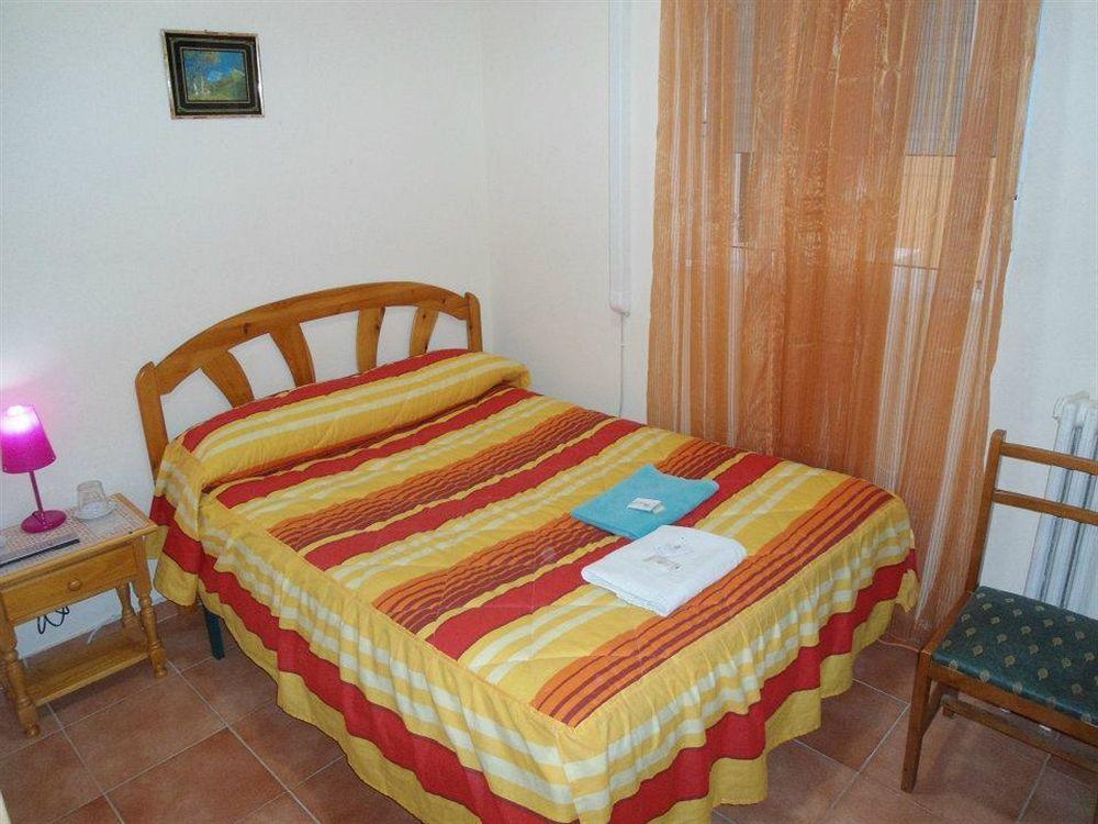 Hostal Florida Madrid Exteriör bild